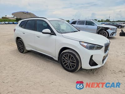 Czwarte zdjęcie samochodu z boku: 2026 B M W X SERIES X1 4D SUV 28I XDRIVE MSPORT VIN:WBX73EF03T5475906 - miniatura