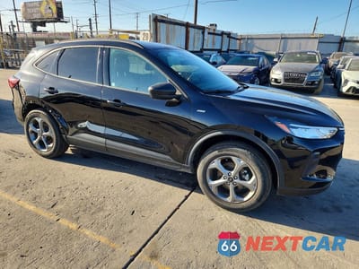 Czwarte zdjęcie samochodu z boku: 2025 FORD ESCAPE ST LINE VIN:1FMCU9MNXSUA87845 - miniatura