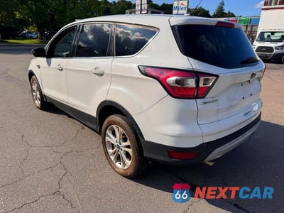 Trzecie zdjęcie samochodu z tyłu: 2017 FORD ESCAPE SE VIN:1FMCU9GD8HUC04625 - miniatura