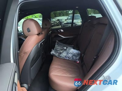 Zdjęcie 12 z 15 samochodu: 2026 BMW X5 XDRIVE50E VIN:5UX43EU04T9355056 - miniatura