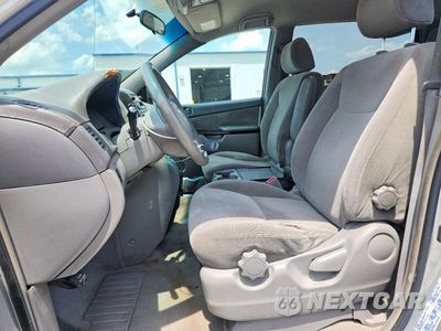 Zdjęcie 7 z 13 samochodu: 2004 TOYOTA SIENNA LE 8 PASSENGER VIN:5TDZA23CX4S058061 - miniatura