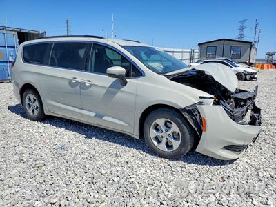 Czwarte zdjęcie samochodu z boku: 2017 CHRYSLER PACIFICA LX VIN:2C4RC1CG3HR571092 - miniatura