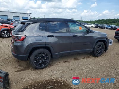 Trzecie zdjęcie samochodu z tyłu: 2022 JEEP COMPASS LATITUDE VIN:3C4NJCBB6NT198273 - miniatura