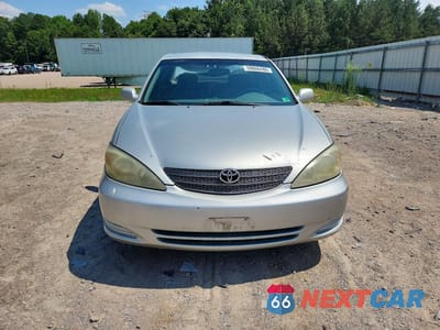 Piąte zdjęcie samochodu w środku: 2002 TOYOTA CAMRY LE VIN:4T1BE32K82U008459 - miniatura