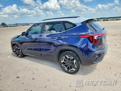 Drugie zdjęcie samochodu z przodu: 2024 KIA SELTOS SX VIN:KNDETCA72R7499544 - miniatura