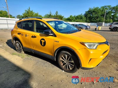Czwarte zdjęcie samochodu z boku: 2017 TOYOTA RAV4 HYBRID LE PLUS VIN:JTMRJREVXHD073426 - miniatura