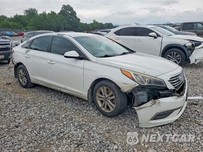 Czwarte zdjęcie samochodu z boku: 2015 HYUNDAI SONATA SE VIN:5NPE24AF7FH206017 - miniatura