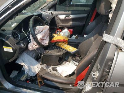 Zdjęcie 7 z 12 samochodu: 2013 MERCEDES-BENZ C 250 VIN:WDDGF4HB6DA864101 - miniatura