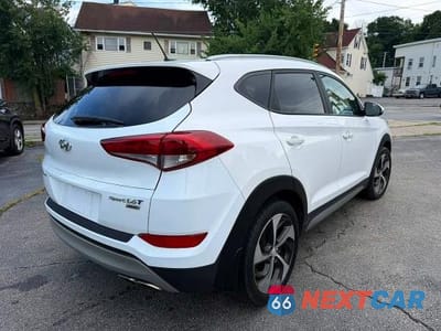 Trzecie zdjęcie samochodu z tyłu: 2017 HYUNDAI TUCSON SPORT VIN:KM8J3CA28HU295247 - miniatura