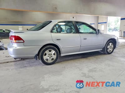 Trzecie zdjęcie samochodu z tyłu: 2001 HONDA ACCORD EX VIN:1HGCG165X1A063458 - miniatura