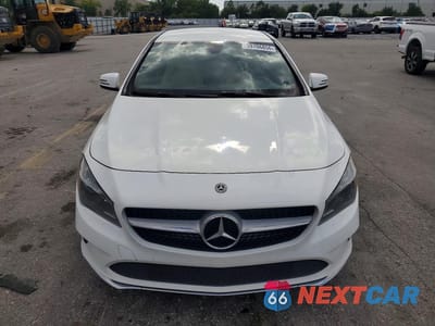 Piąte zdjęcie samochodu w środku: 2018 MERCEDES-BENZ CLA 250 4MATIC VIN:WDDSJ4GB2JN691806 - miniatura