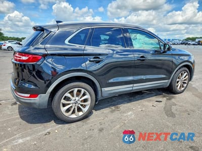 Trzecie zdjęcie samochodu z tyłu: 2017 LINCOLN MKC SELECT VIN:5LMCJ2C97HUL55454 - miniatura