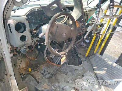 Zdjęcie 8 z 13 samochodu: 2014 FORD E350 SHUTTLE BUS VIN:1FDEE3FL3EDA13217 - miniatura