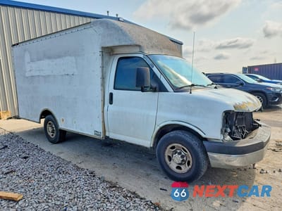 Czwarte zdjęcie samochodu z boku: 2003 CHEVROLET EXPRESS G3500 DELIVERY TRUCK VIN:1GBHG31U631181917 - miniatura