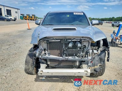 Piąte zdjęcie samochodu w środku: 2017 TOYOTA TACOMA TRD SPORT VIN:3TMBZ5DN7HM007313 - miniatura