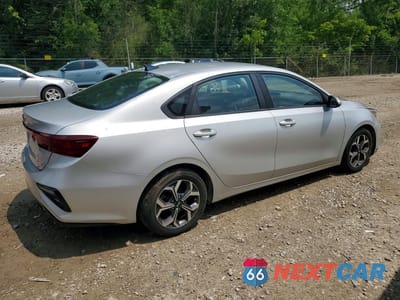 Trzecie zdjęcie samochodu z tyłu: 2020 KIA FORTE LXS VIN:3KPF24AD1LE176273 - miniatura