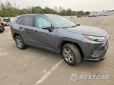 Czwarte zdjęcie samochodu z boku: 2024 TOYOTA RAV4 XLE VIN:2T3P1RFV3RC476076 - miniatura