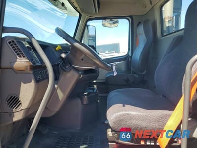 Zdjęcie 7 z 12 samochodu: 2018 VOLVO VNL SEMI TRUCK VIN:4V4N39TG8JN892467 - miniatura