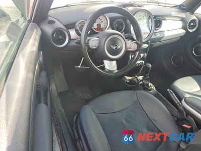 Zdjęcie 8 z 13 samochodu: 2010 MINI COOPER VIN:WMWMR3C53ATU98644 - miniatura