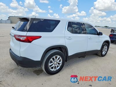Trzecie zdjęcie samochodu z tyłu: 2021 CHEVROLET TRAVERSE LS VIN:1GNERFKW9MJ188279 - miniatura