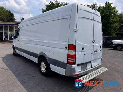 Trzecie zdjęcie samochodu z tyłu: 2011 MERCEDES-BENZ SPRINTER 2500 VIN:WD3PE8CB0B5576599 - miniatura