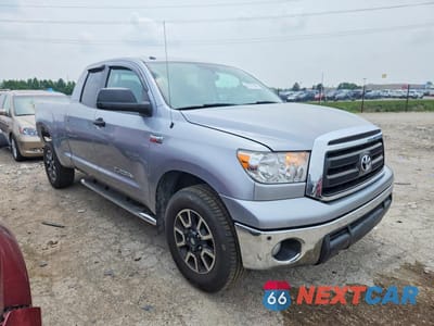 Czwarte zdjęcie samochodu z boku: 2013 TOYOTA TUNDRA DOUBLE CAB SR5 VIN:5TFUW5F10DX298494 - miniatura