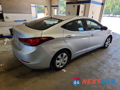 Trzecie zdjęcie samochodu z tyłu: 2016 HYUNDAI ELANTRA SE VIN:5NPDH4AEXGH670809 - miniatura