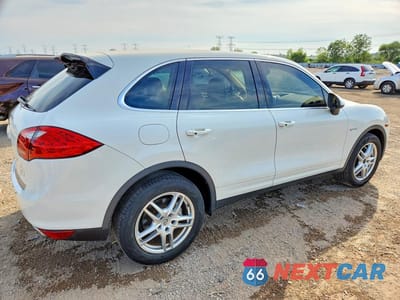 Trzecie zdjęcie samochodu z tyłu: 2012 PORSCHE CAYENNE S HYBRID VIN:WP1AE2A28CLA91344 - miniatura