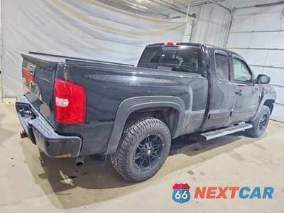 Trzecie zdjęcie samochodu z tyłu: 2010 CHEVROLET SILVERADO K1500 LTZ VIN:1GCSKTE39AZ155425 - miniatura