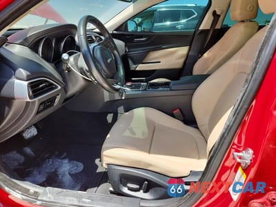Zdjęcie 7 z 12 samochodu: 2017 JAGUAR XE PREMIUM VIN:SAJAD4BN6HA971679 - miniatura
