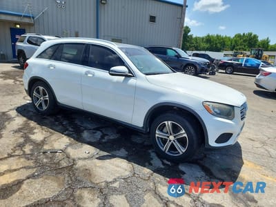 Czwarte zdjęcie samochodu z boku: 2017 MERCEDES-BENZ GLC 300 VIN:WDC0G4JB6HF196807 - miniatura