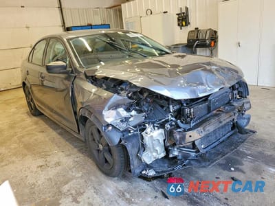 Czwarte zdjęcie samochodu z boku: 2014 VOLKSWAGEN JETTA BASE VIN:3VW2K7AJ8EM445137 - miniatura