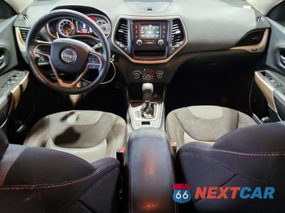 Zdjęcie 8 z 14 samochodu: 2018 JEEP CHEROKEE LATITUDE VIN:1C4PJLCB3JD611421 - miniatura