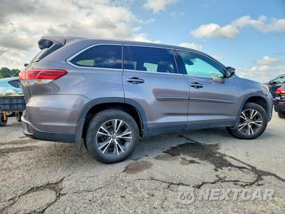 Trzecie zdjęcie samochodu z tyłu: 2019 TOYOTA HIGHLANDER LE VIN:5TDBZRFH9KS968713 - miniatura
