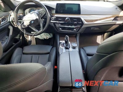 Zdjęcie 8 z 12 samochodu: 2019 BMW 530E VIN:WBAJA9C55KB399635 - miniatura