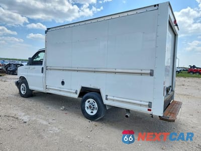 Drugie zdjęcie samochodu z przodu: 2022 GMC SAVANA BOX TRUCK VIN:1GD07RFP8N1165179 - miniatura
