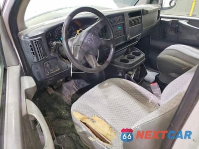 Zdjęcie 8 z 14 samochodu: 2006 CHEVROLET EXPRESS G3500 VIN:1GBHG31U761190226 - miniatura