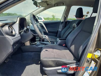 Zdjęcie 7 z 13 samochodu: 2015 TOYOTA RAV4 LE VIN:JTMBFREV8FD148365 - miniatura