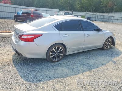 Trzecie zdjęcie samochodu z tyłu: 2017 NISSAN ALTIMA 2.5 SR VIN:1N4AL3AP8HN308840 - miniatura