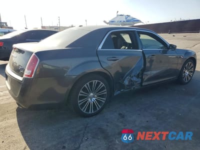 Trzecie zdjęcie samochodu z tyłu: 2013 CHRYSLER 300 S VIN:2C3CCABG5DH547257 - miniatura