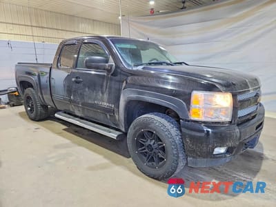 Czwarte zdjęcie samochodu z boku: 2010 CHEVROLET SILVERADO K1500 LTZ VIN:1GCSKTE39AZ155425 - miniatura