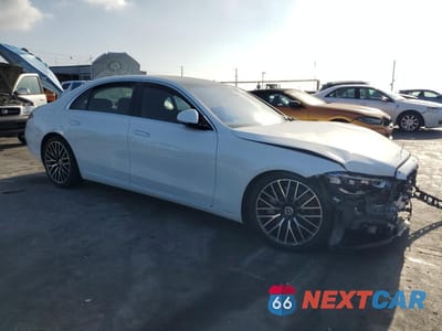 Czwarte zdjęcie samochodu z boku: 2026 MERCEDES-BENZ S 500 4MATIC VIN:W1K6G6DB1TA359544 - miniatura