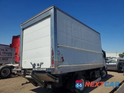 Trzecie zdjęcie samochodu z tyłu: 2022 ISUZU NRR REFRIGERATED BOX TRUCK VIN:JALE5W16XN7300283 - miniatura