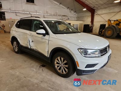 Czwarte zdjęcie samochodu z boku: 2018 VOLKSWAGEN TIGUAN VIN:3VV2B7AX7JM151831 - miniatura