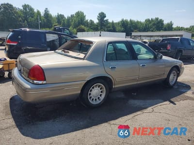 Trzecie zdjęcie samochodu z tyłu: 2002 FORD CROWN VICTORIA LX VIN:2FAFP74W72X131286 - miniatura