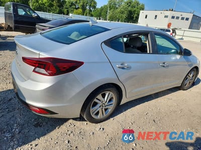 Trzecie zdjęcie samochodu z tyłu: 2019 HYUNDAI ELANTRA SE VIN:5NPD84LF2KH413142 - miniatura