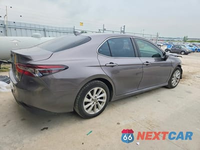 Trzecie zdjęcie samochodu z tyłu: 2021 TOYOTA CAMRY LE VIN:4T1C11AK8MU473929 - miniatura