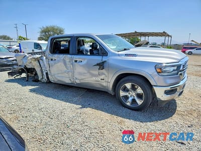Czwarte zdjęcie samochodu z boku: 2022 RAM 1500 LARAMIE VIN:1C6SRFJM4NN281238 - miniatura