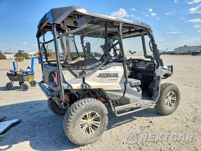 Czwarte zdjęcie samochodu z boku: 2016 HONDA SXS1000M UTILITY VEHICLE VIN:1HFVE0421G4002755 - miniatura