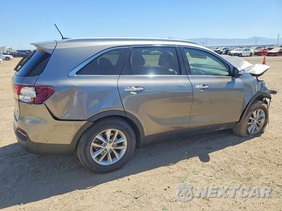 Trzecie zdjęcie samochodu z tyłu: 2017 KIA SORENTO LX VIN:5XYPG4A31HG217623 - miniatura